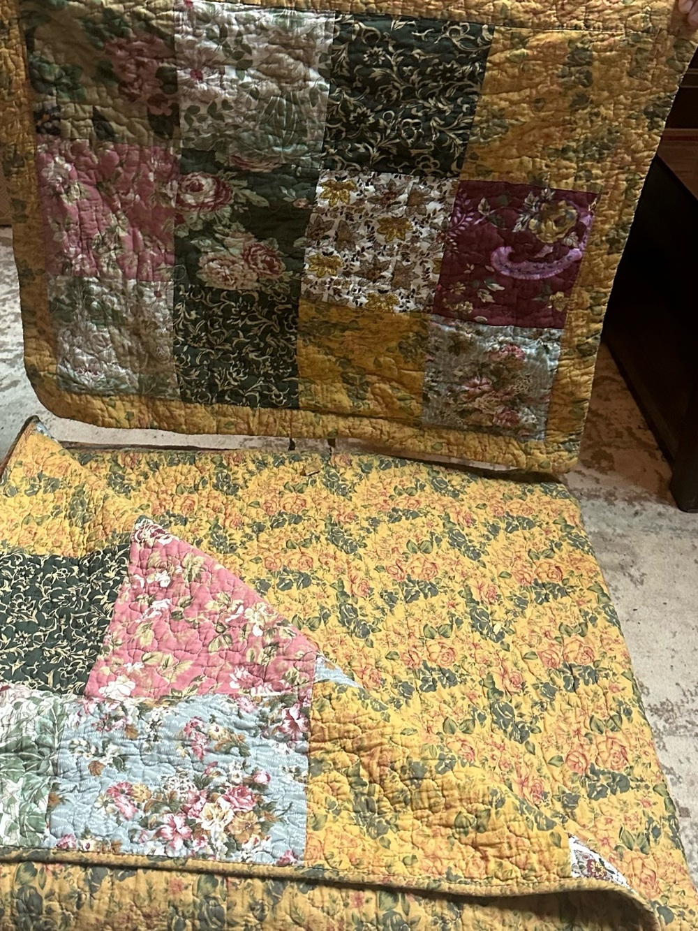 Greenland Home Fashion Classic  Patchwork Floral Quilt + Two Shams.